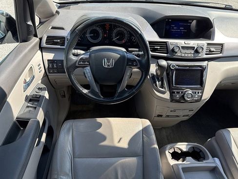 Used 2014 Honda Odyssey Touring image 2