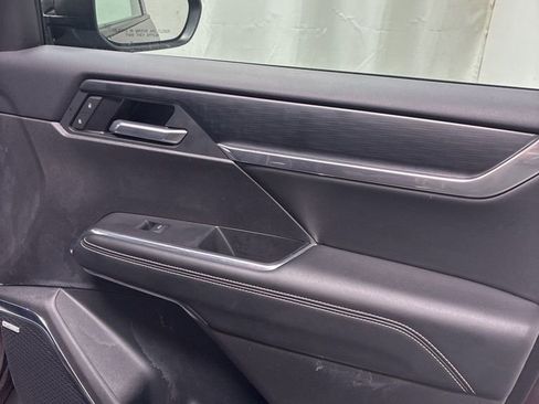 Used 2025 GMC Acadia Elevation image 30