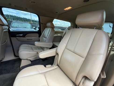 Used 2007 Chevrolet Suburban LTZ w/ LTZ Preferred Equipment Group AWD/4WD image 24
