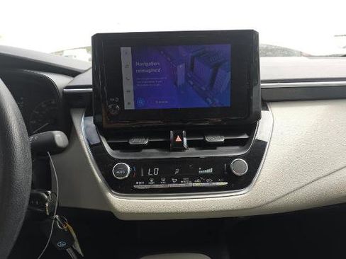 Used 2023 Toyota Corolla LE image 7