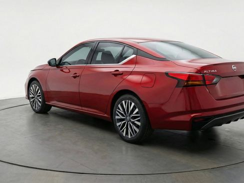 Used 2025 Nissan Altima 2.5 SV image 5