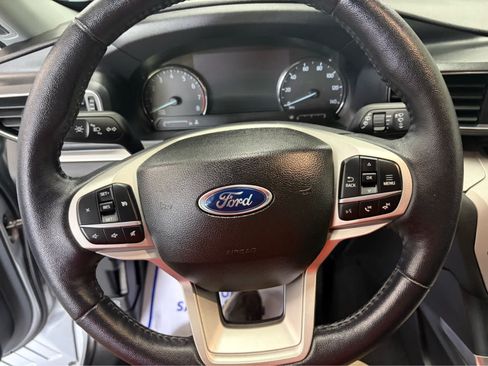 Used 2023 Ford Explorer XLT w/ Equipment Group 202A AWD/4WD image 10