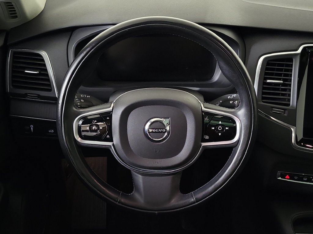 Used 2020 Volvo XC90 T5 Momentum w/ Protection Package Premier FWD image 12