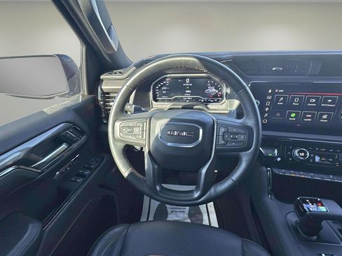 Used 2024 GMC Sierra 1500 AT4 w/ Technology Package AWD/4WD image 9