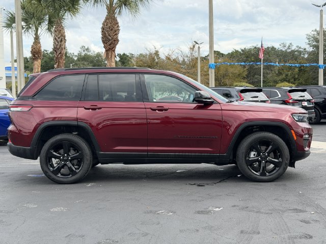 Used 2024 Jeep Grand Cherokee Limited w/ Black Appearance Package AWD/4WD image 25