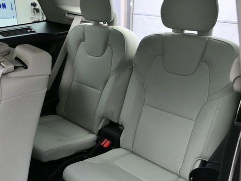 Used 2020 Volvo XC90 T6 Momentum w/ Protection Package image 21