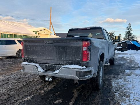 Used 2022 Chevrolet Silverado 3500 LT image 2