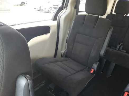 Used 2016 Dodge Grand Caravan SXT FWD image 25