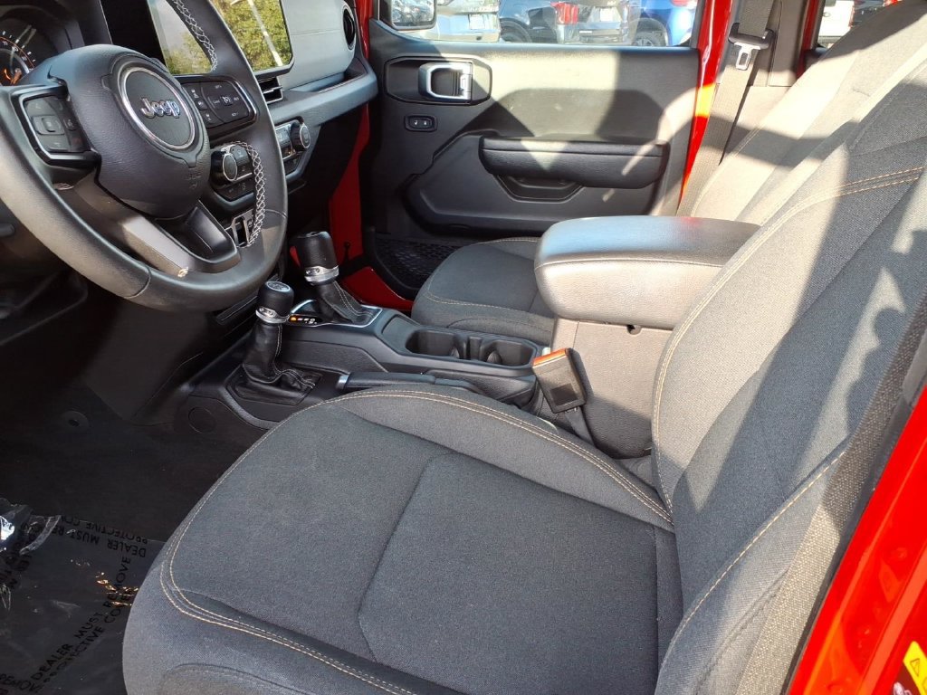 Used 2025 Jeep Wrangler Unlimited Sport AWD/4WD image 14