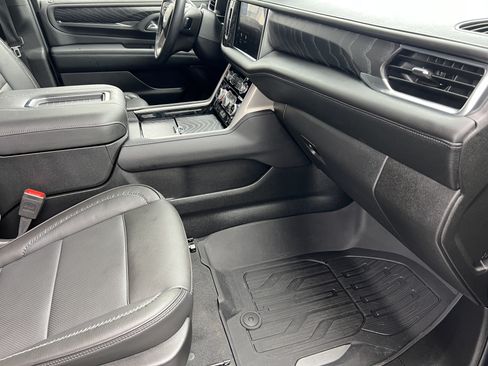Used 2024 GMC Yukon XL Denali w/ Advanced Technology Package AWD/4WD image 27