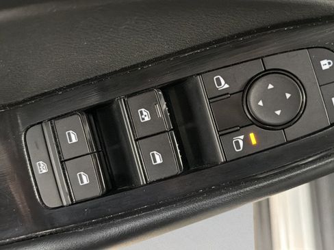 Used 2024 Nissan Rogue S FWD image 15