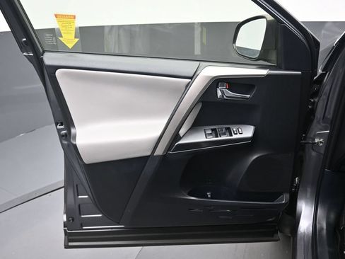 Used 2018 Toyota RAV4 XLE w/ Plus Extra Value Package AWD/4WD image 9