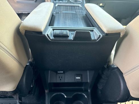 Used 2021 Toyota Sienna Limited image 11