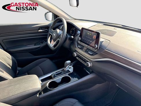 Used 2024 Nissan Altima 2.5 SV image 35