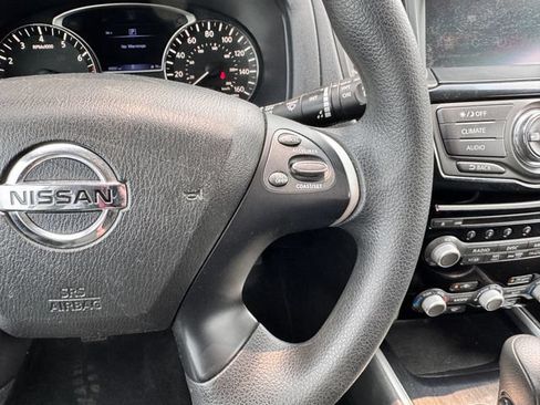 Used 2020 Nissan Pathfinder S FWD image 17