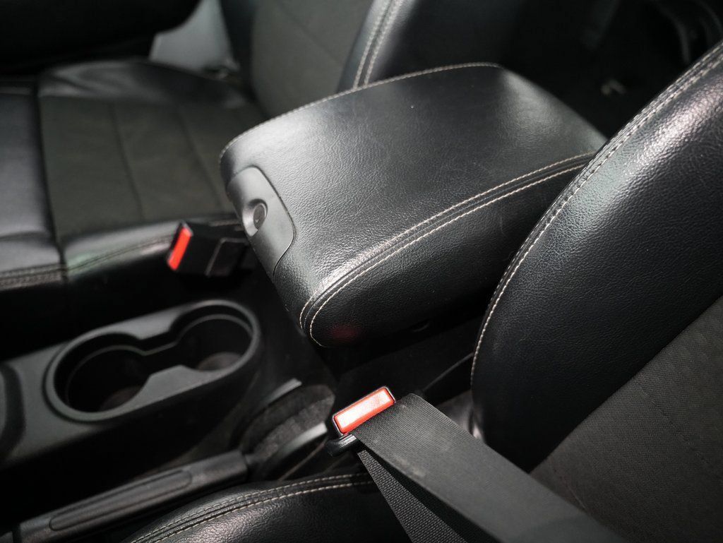 Used 2012 Jeep Wrangler Rubicon AWD/4WD image 30