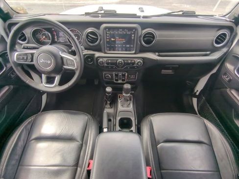 Used 2018 Jeep Wrangler Unlimited Sahara AWD/4WD image 17