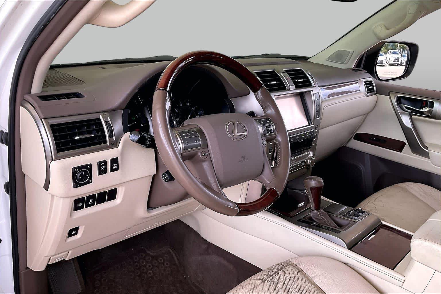 Used 2015 Lexus GX 460 w/ Premium Package AWD/4WD image 15