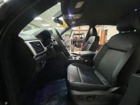 Used 2022 Volkswagen Atlas Cross Sport SE AWD/4WD image 16
