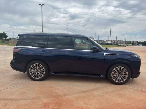 Used 2025 INFINITI QX80 Luxe RWD image 3