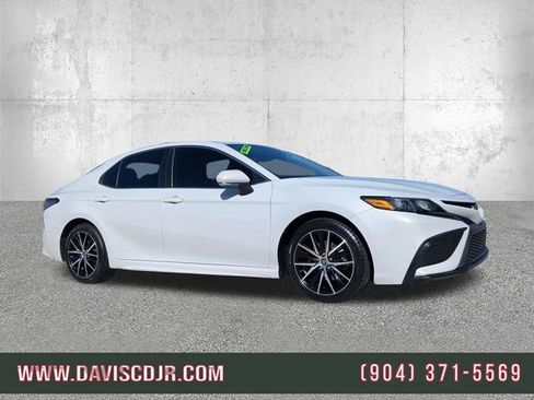 Used 2023 Toyota Camry SE FWD image 1