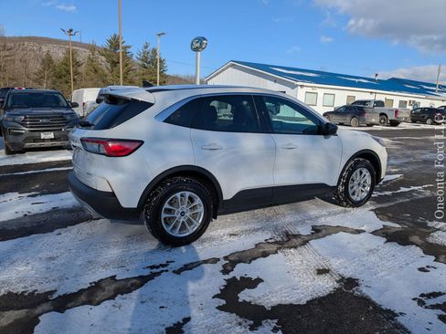 Used 2022 Ford Escape SE w/ Convenience Package image 3