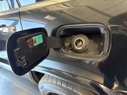 Used 2016 Jeep Grand Cherokee Overland RWD image 10