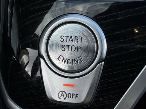 Used 2017 BMW 750i image 19