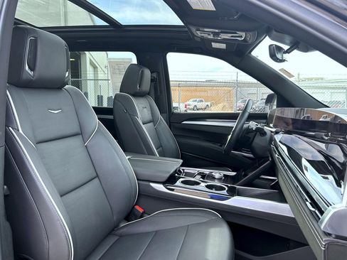 Certified 2025 Cadillac Escalade ESV Sport w/ Touring Package image 19