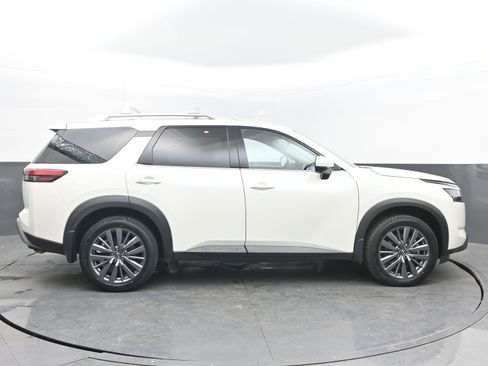 Certified 2024 Nissan Pathfinder SL w/ SL Premium Package image 8