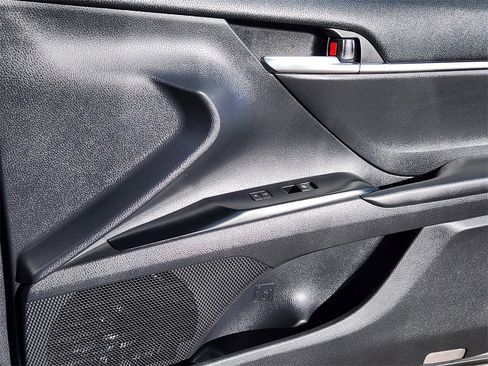 Used 2018 Toyota Camry SE image 13