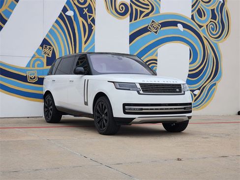 Used 2023 Land Rover Range Rover Long Wheelbase SE image 3