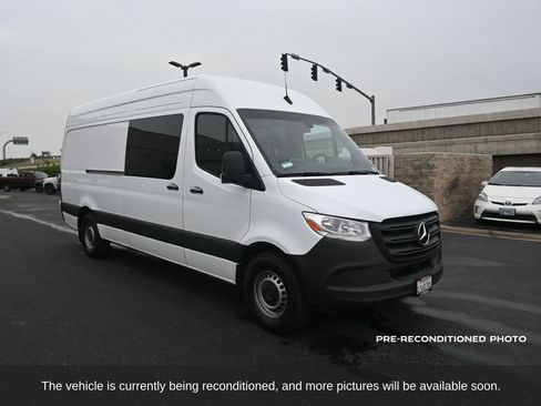 Used 2024 Mercedes-Benz Sprinter 2500 image 33