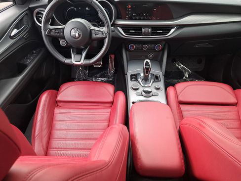 Used 2024 Alfa Romeo Stelvio Ti w/ Performance Driving Package image 18