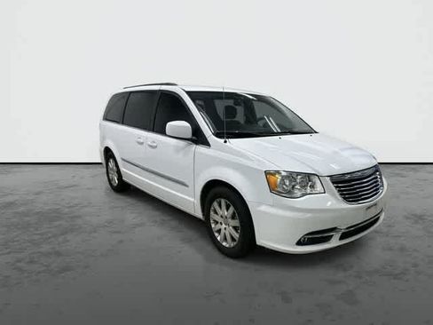 Used 2014 Chrysler Town & Country Touring FWD image 6