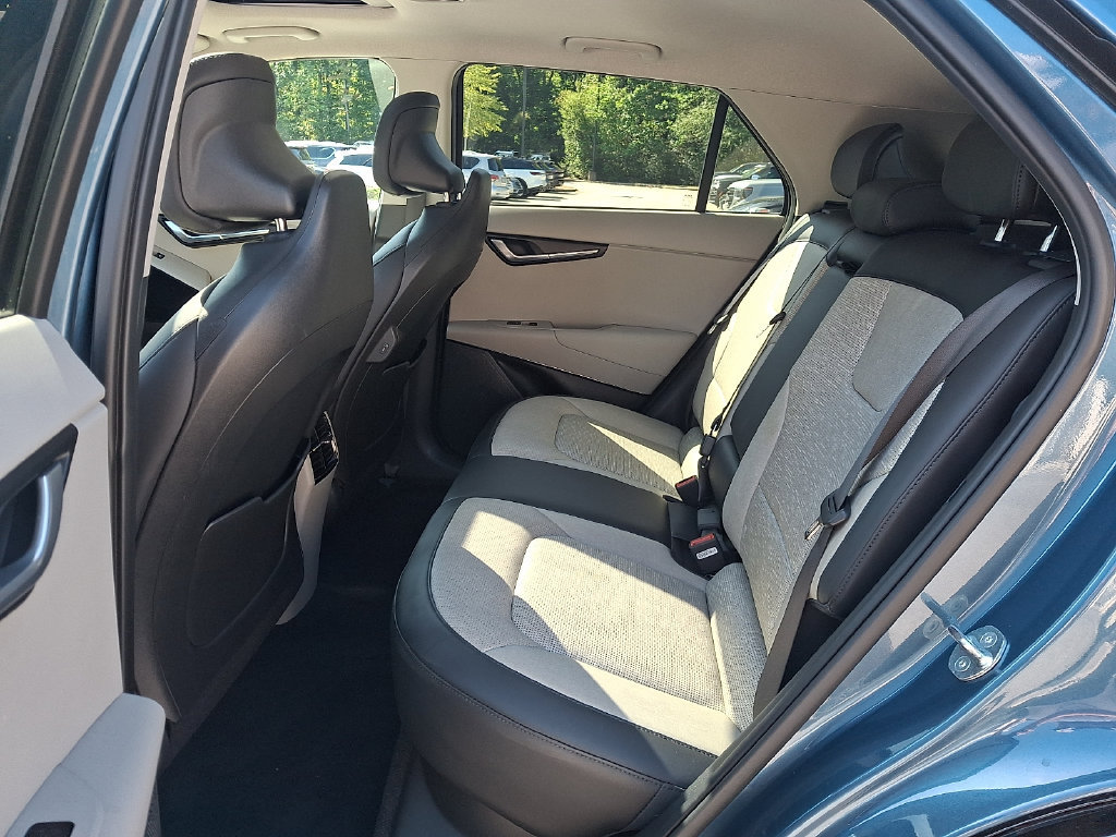 Used 2023 Kia Niro Wave w/ Wave Preserve Package FWD image 10