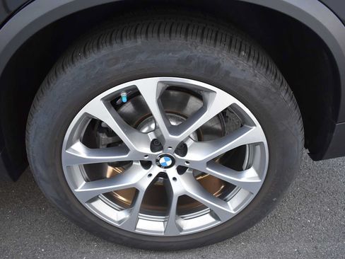 Used 2024 BMW X5 xDrive40i w/ Premium Package AWD/4WD image 8