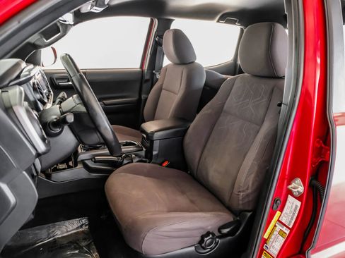 Used 2016 Toyota Tacoma TRD Sport w/ Towing Package image 34