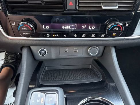Used 2021 Nissan Rogue SV AWD/4WD image 17