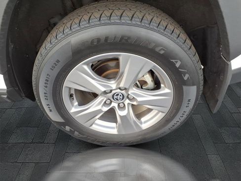 Used 2024 Toyota RAV4 XLE image 31