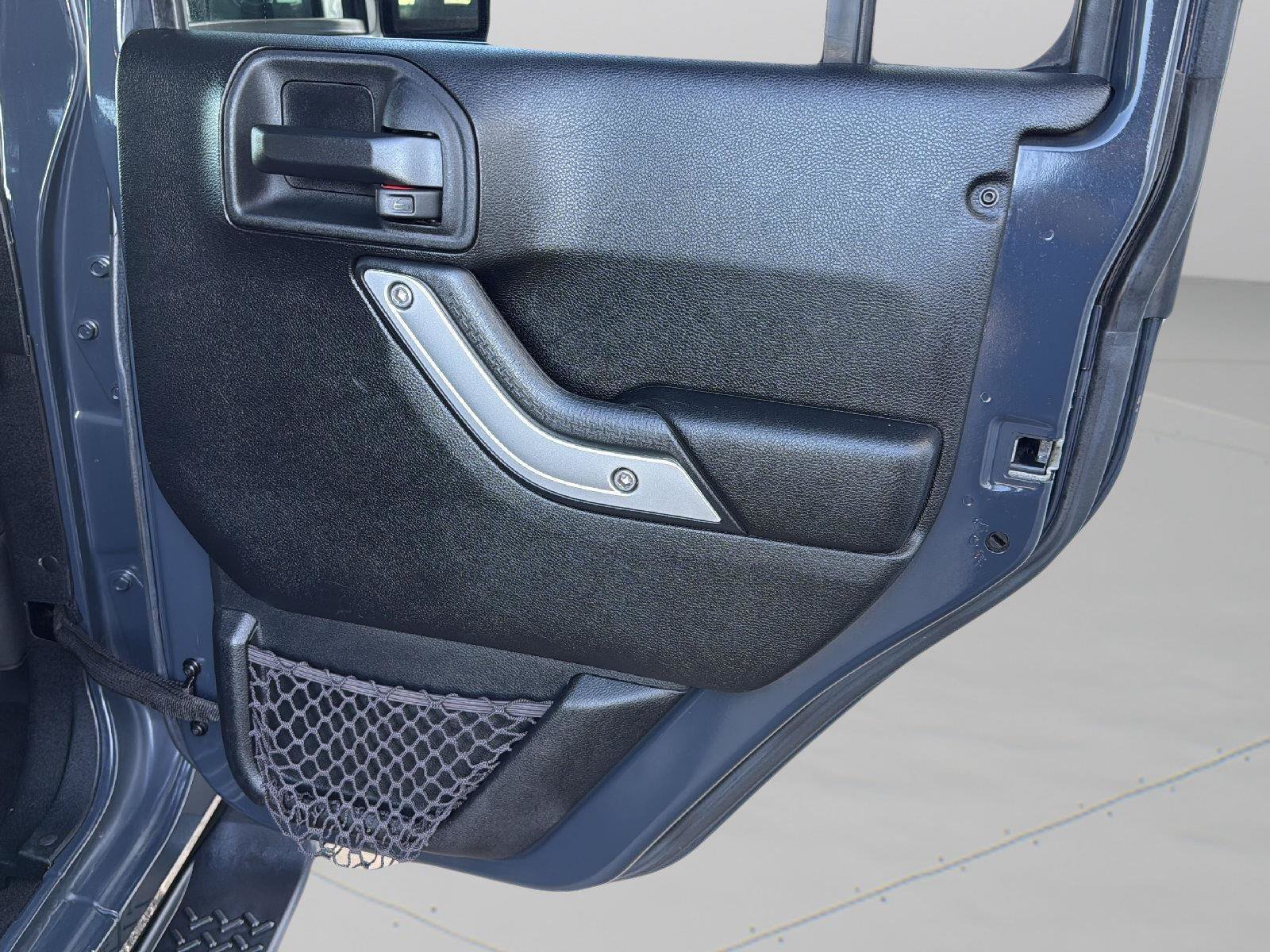 Used 2017 Jeep Wrangler Unlimited Sahara w/ Connectivity Group AWD/4WD image 22
