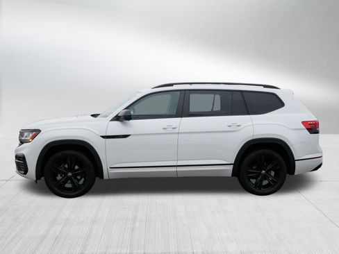 Certified 2022 Volkswagen Atlas SEL R-Line image 4