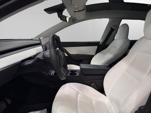 Used 2022 Tesla Model Y Long Range image 23