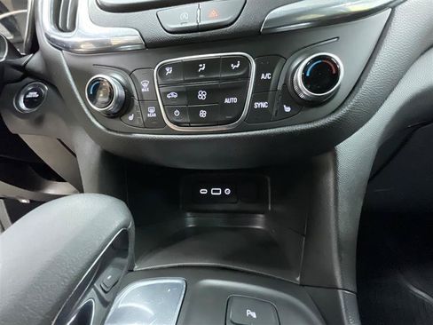 Used 2023 Chevrolet Equinox LT FWD image 17
