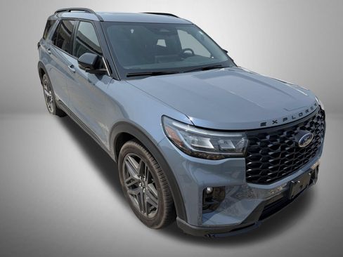 Used 2025 Ford Explorer ST AWD/4WD image 2