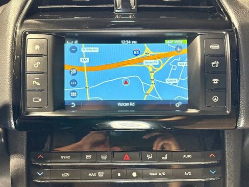 Used 2017 Jaguar F-PACE Premium image 30