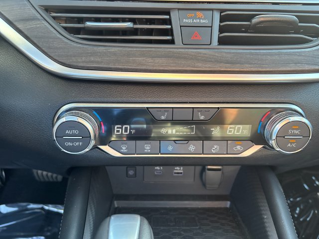 Used 2025 Nissan Altima 2.5 SV w/ SV Premium Package FWD image 21