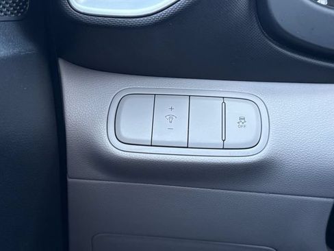 Used 2025 Hyundai Venue SEL FWD image 28