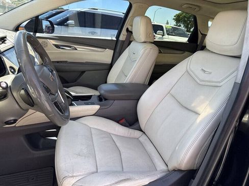 Used 2018 Cadillac XT5 Luxury w/ Driver Awareness Package FWD image 17