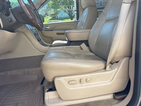 Used 2014 Cadillac Escalade ESV Premium AWD/4WD image 22